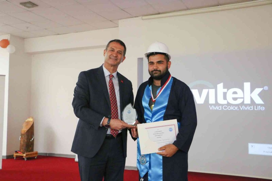 Kayü Tomarza Mustafa Akıncıoğlu Myo’da Mezuniyet Coşkusu