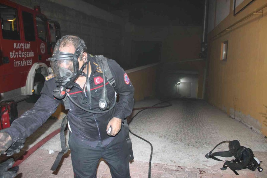 Kayseri’de 14 Katlı Binada Yangın: 30 Kişi Tahliye Edildi, 16 Kişi Hastanelik Oldu
