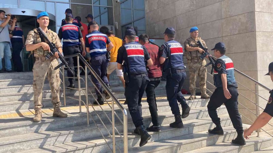 Mersin’deki Komşu Cinayetinde 3 Kardeşe Tutuklama