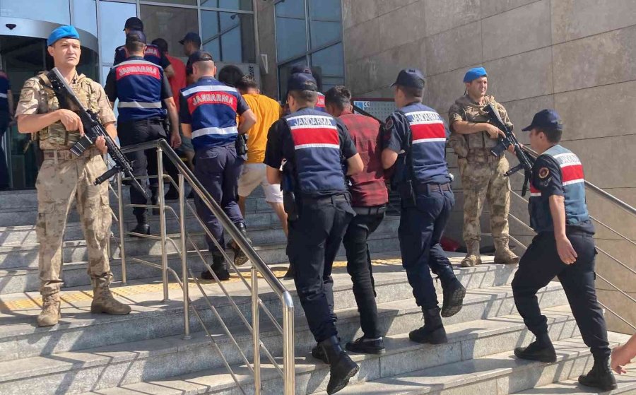 Katil, Cenazeye Katılmayan Komşu Çıktı