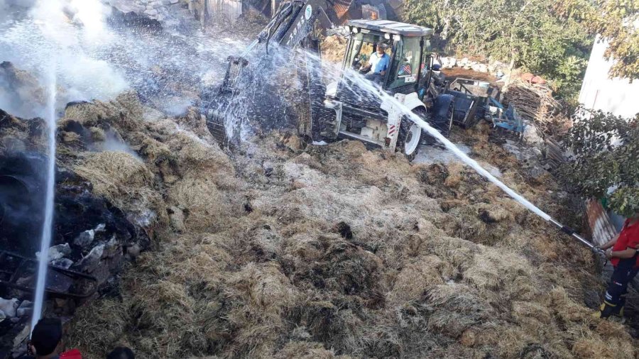 Saman Balyalarında Çıkan Yangında İki Ev Zarar Gördü