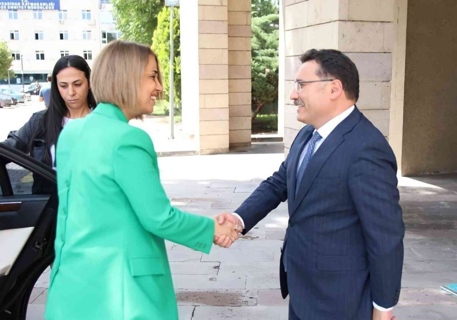 Nevşehir Valisi İnci Sezer Becel’den Vali Gökmen Çiçek’e Nezaket Ziyareti