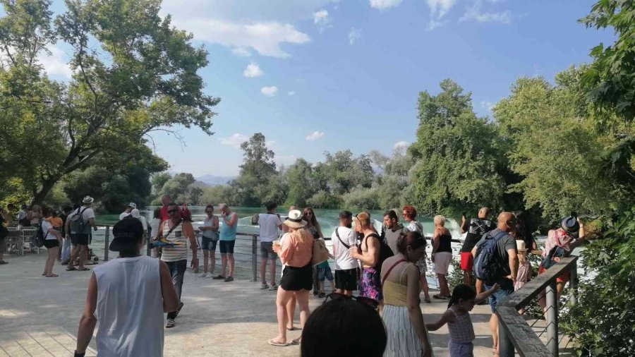 Şelaleye Atlayan Alkollü Şahsı Özel Güvenlik Ve İtfaiye Kurtardı