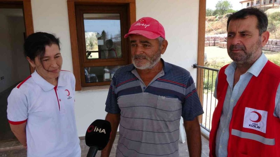 Antalya’da Yeni Evine Kavuşan Yangınzedenin Sevinç Gözyaşları