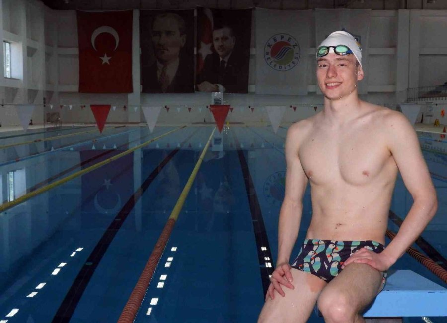 Ukraynalı Yüzücüden 2 Altın Madalya