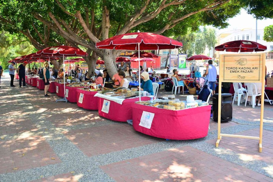 Toros Kadınları Ürünlerini Sergiliyor