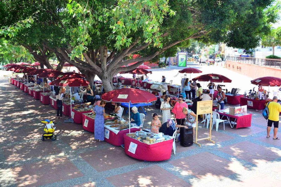Toros Kadınları Ürünlerini Sergiliyor