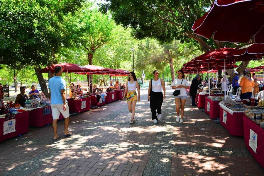 Toros Kadınları Ürünlerini Sergiliyor