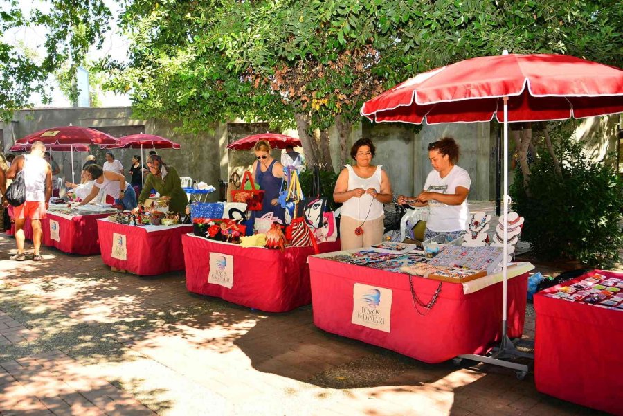 Toros Kadınları Ürünlerini Sergiliyor