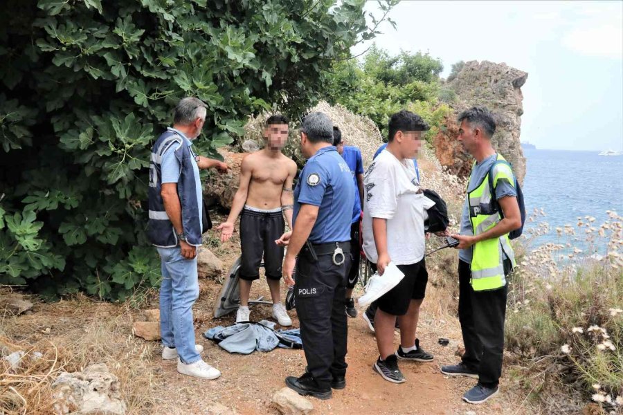 Polise Mukavemet Gösterdiler, Önüne Gelenden Şikayetçi Oldular