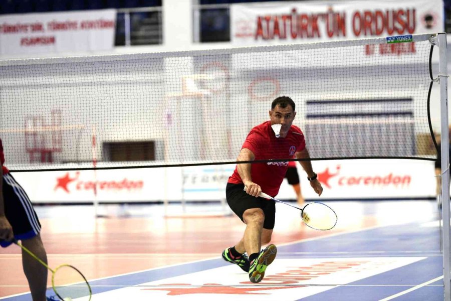 Veteranlar Badminton Şenliği Başladı