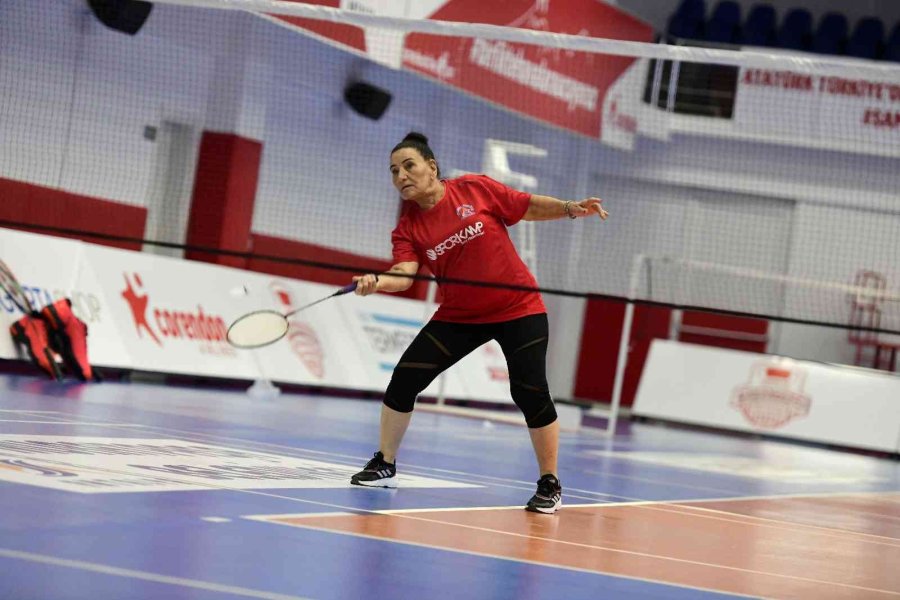 Veteranlar Badminton Şenliği Başladı