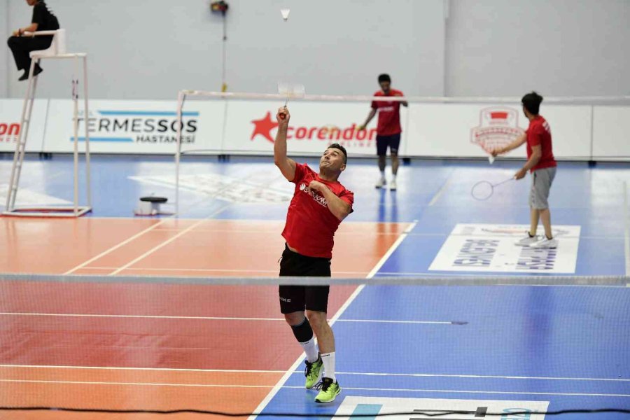 Veteranlar Badminton Şenliği Başladı
