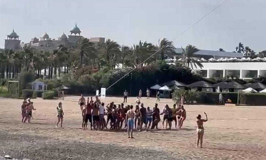 Deniz Paraşütüne Binen Anne Ve 2 Çocuğu Havada Askıda Kaldı