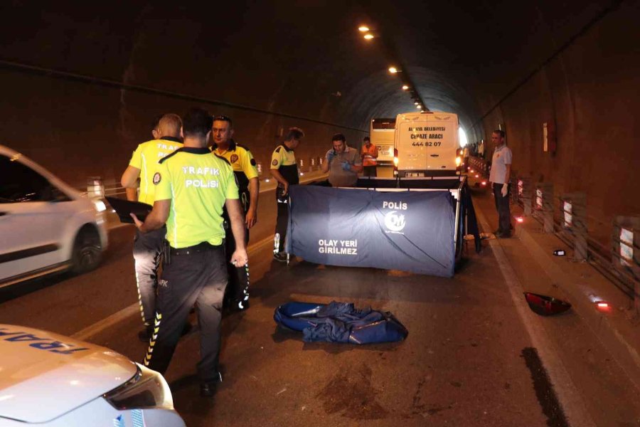 Otobüsün Çarptığı Motosiklet Sürücüsü Hayatını Kaybetti