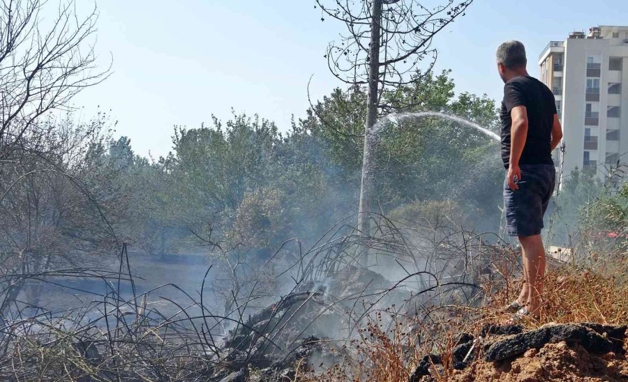 Yangında Çıkan Sese Uyanıp Sokağa Döküldüler