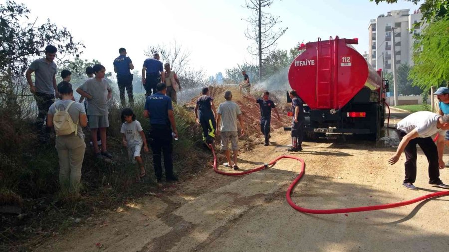 Yangında Çıkan Sese Uyanıp Sokağa Döküldüler
