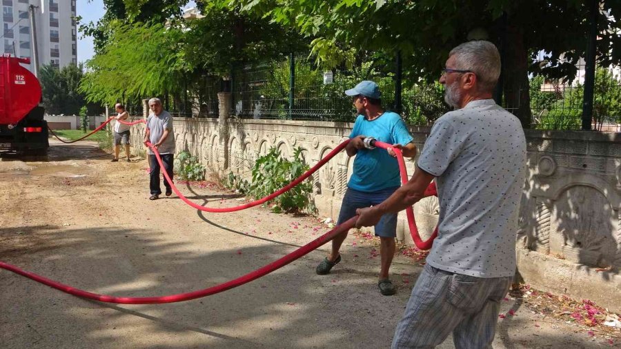 Yangında Çıkan Sese Uyanıp Sokağa Döküldüler