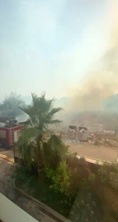 Yangında Çıkan Sese Uyanıp Sokağa Döküldüler