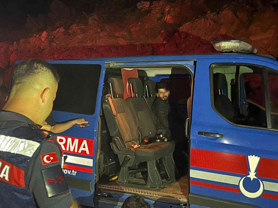 Alanya’da Ormanı Yakan Şüpheli Suçüstü Yakalandı