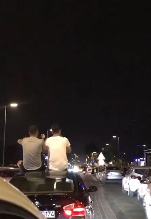 Antalya’da Trafikte Sunroof Eğlencesi Pes Dedirtti