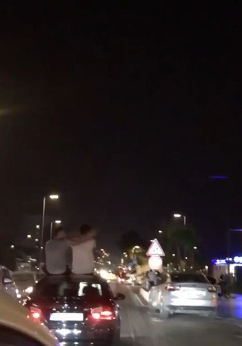 Antalya’da Trafikte Sunroof Eğlencesi Pes Dedirtti