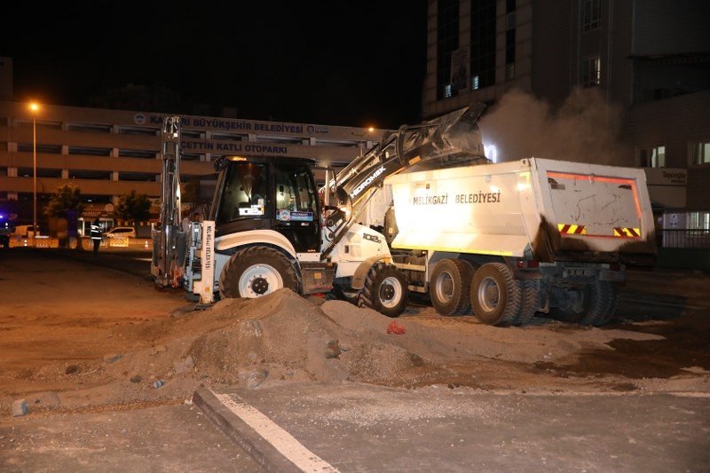 Melikgazi’de Gece Yol Mesaisi