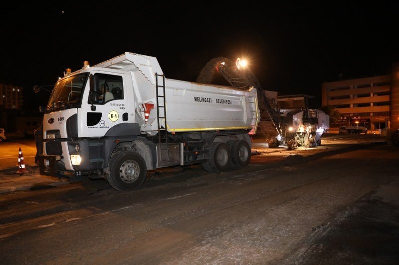 Melikgazi’de Gece Yol Mesaisi