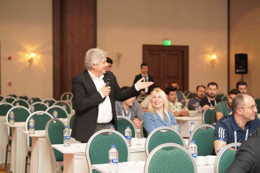 Mikrocerrahide Akdeniz Üniversitesi’ne Ödül