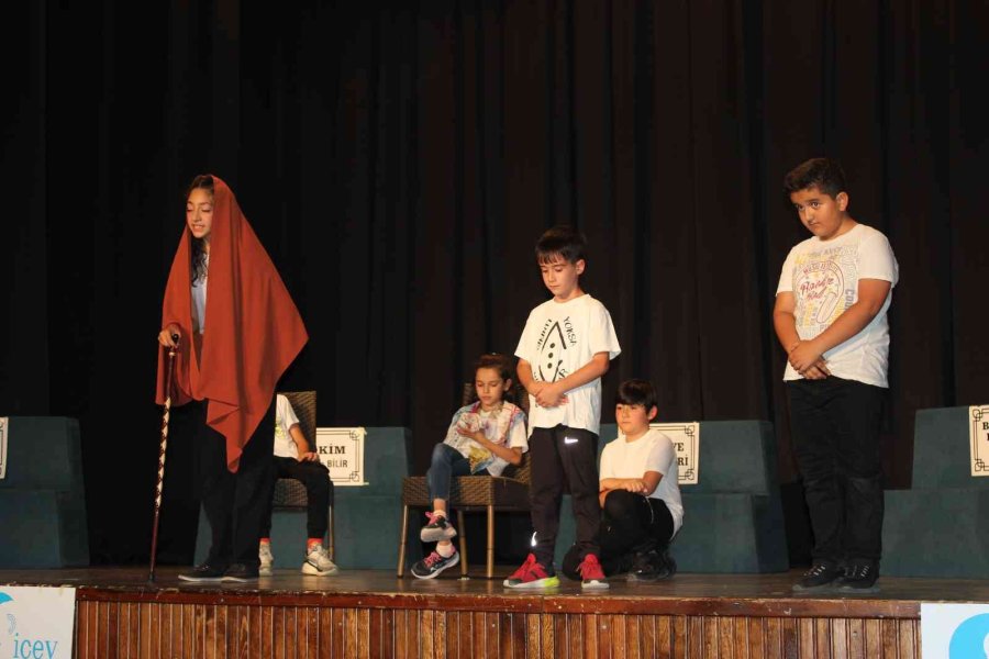 Pırtlatan Bal’da Sahne Tamamen İşitme Engelli Oyunculardaydı