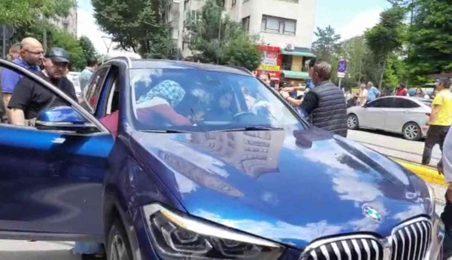 Eskişehir’in Göbeğinde Yol Kesip Kadın Sürücüyü Vurdu