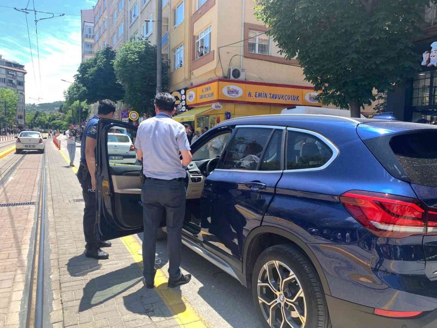 Eskişehir’in Göbeğinde Yol Kesip Kadın Sürücüyü Vurdu