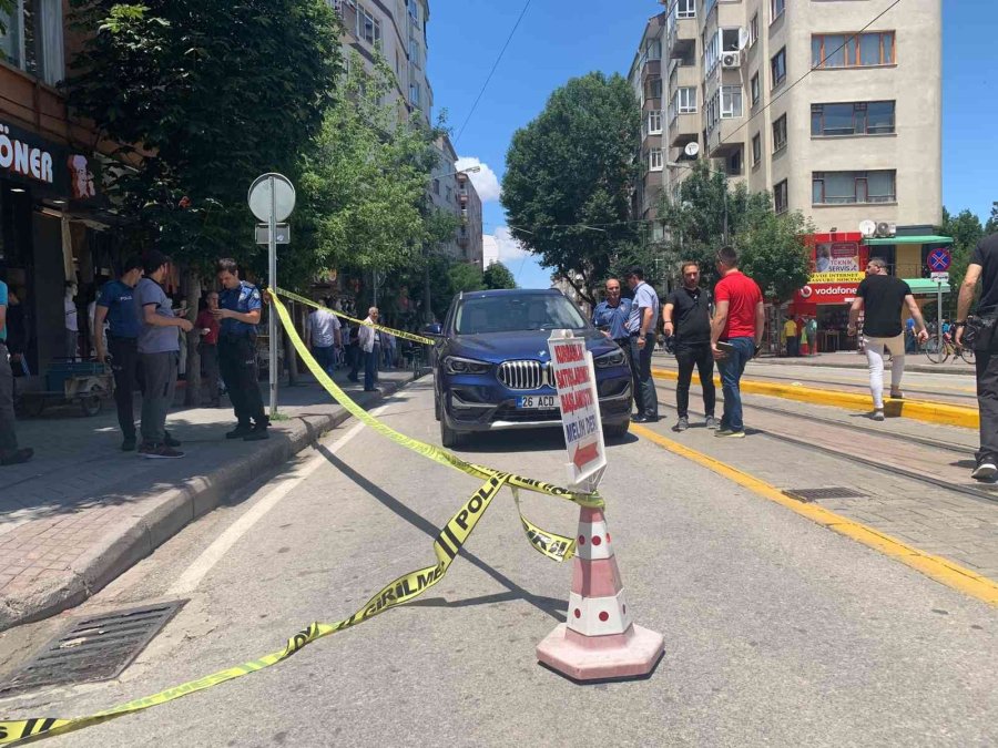 Eskişehir’in Göbeğinde Yol Kesip Kadın Sürücüyü Vurdu