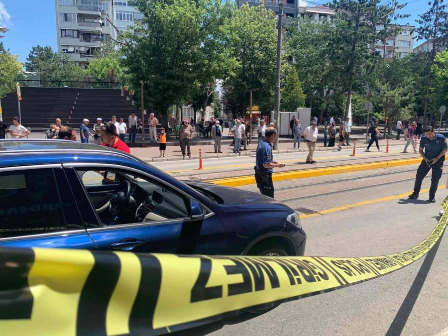 Eskişehir’in Göbeğinde Yol Kesip Kadın Sürücüyü Vurdu