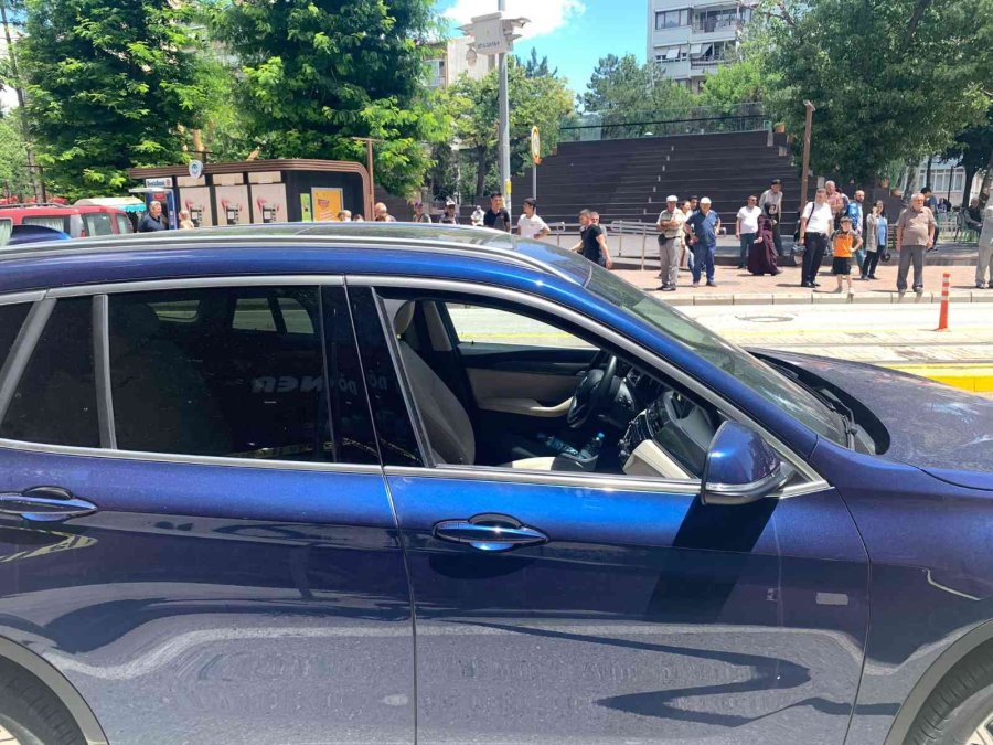 Eskişehir’in Göbeğinde Yol Kesip Kadın Sürücüyü Vurdu