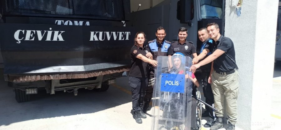 Engelli Gencin Polis Olma Hayalini Gerçekleştirdiler