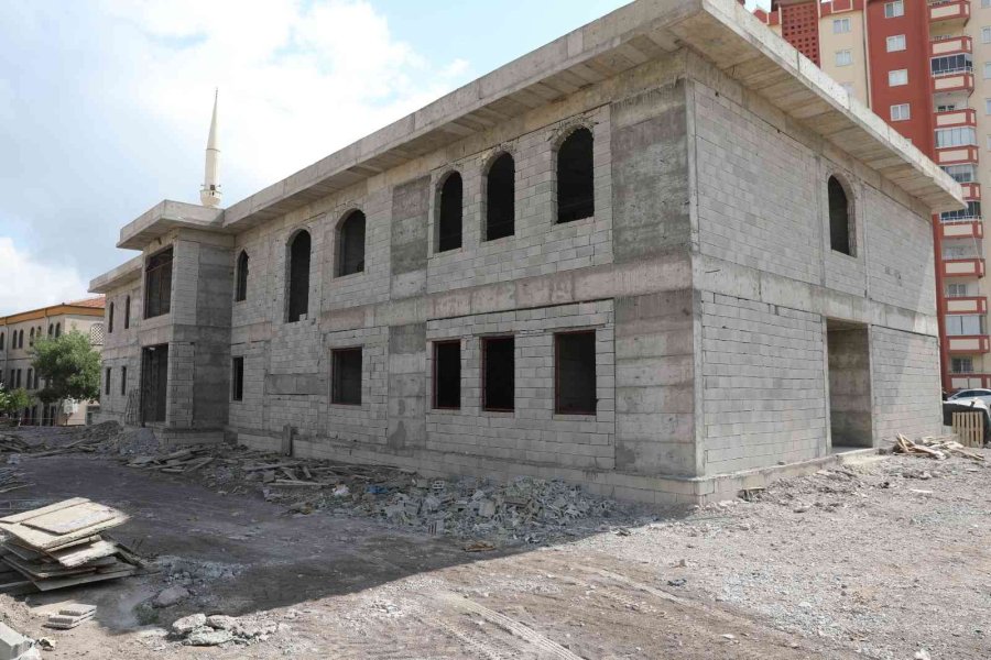 Başkan Çolakbayrakdar, Beyazşehir’de Kur’an Kursu’nu İnceledi