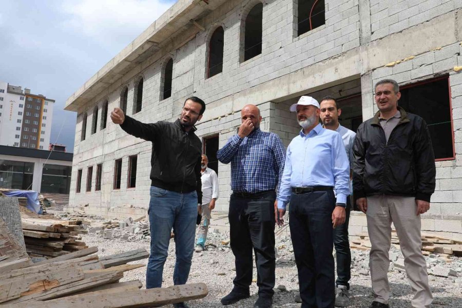 Başkan Çolakbayrakdar, Beyazşehir’de Kur’an Kursu’nu İnceledi