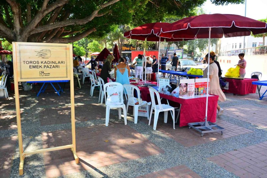 Toros Kadınları Ürünlerini Sergiliyor