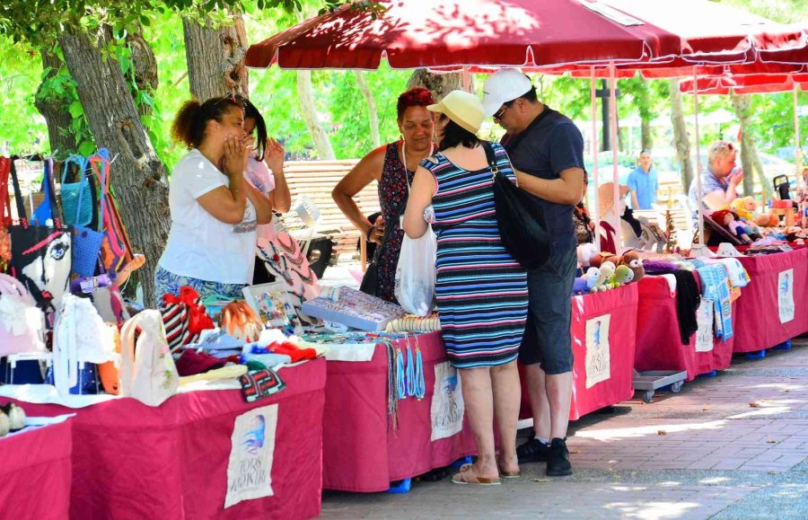 Toros Kadınları Ürünlerini Sergiliyor