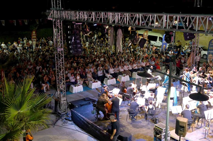 Tarsus’ta 50 Kişilik Dev Orkestra Eşliğinde Allegra Ensemble Konseri