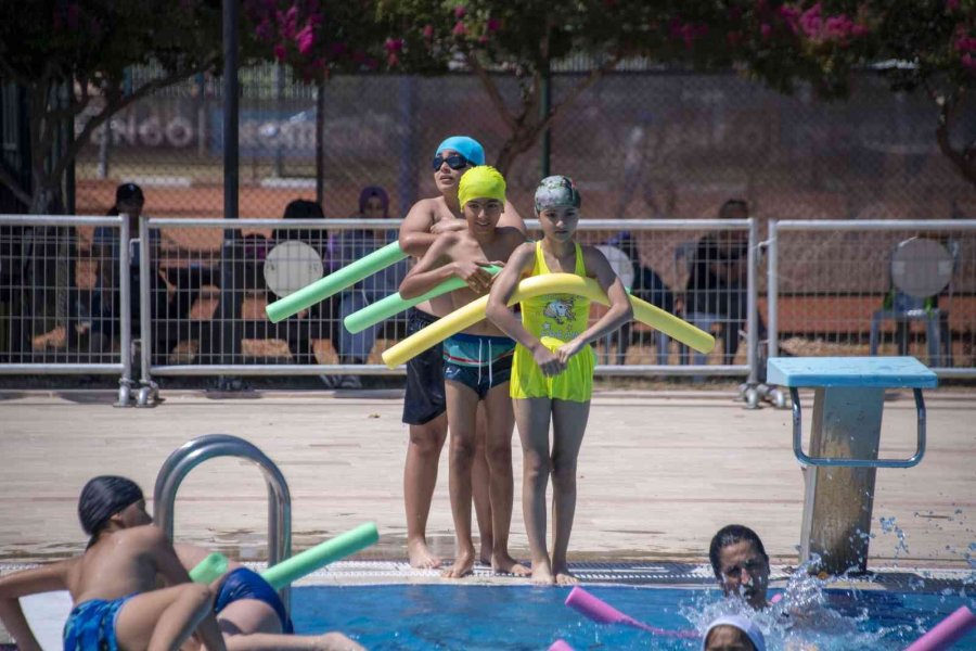 Mersin Büyükşehir Belediyesinin Ücretsiz Yüzme Kursları Başladı
