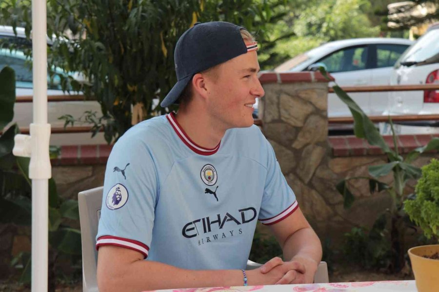 Kimlikle Türkiye’ye Gelen İlk Norveçli Tatilini Alanya’da Yapıyor