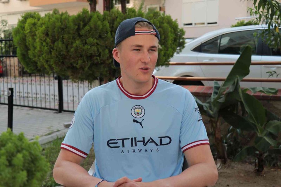 Kimlikle Türkiye’ye Gelen İlk Norveçli Tatilini Alanya’da Yapıyor