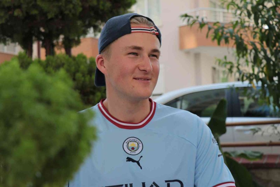 Kimlikle Türkiye’ye Gelen İlk Norveçli Tatilini Alanya’da Yapıyor