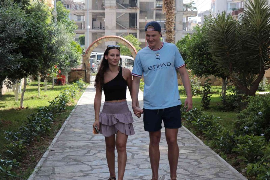 Kimlikle Türkiye’ye Gelen İlk Norveçli Tatilini Alanya’da Yapıyor