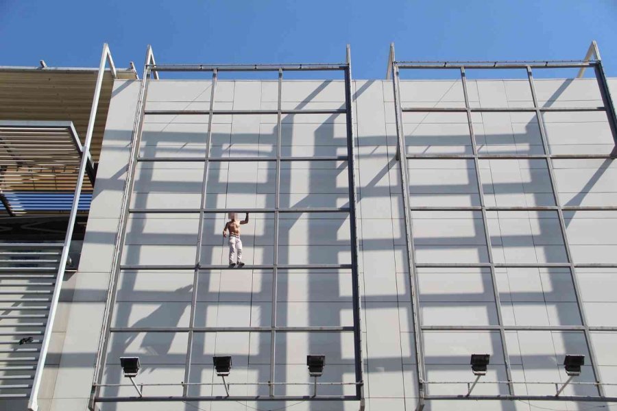 Hem İntihara Teşebbüs Etti Hem De Tartıştığı Gençten Özür Diledi