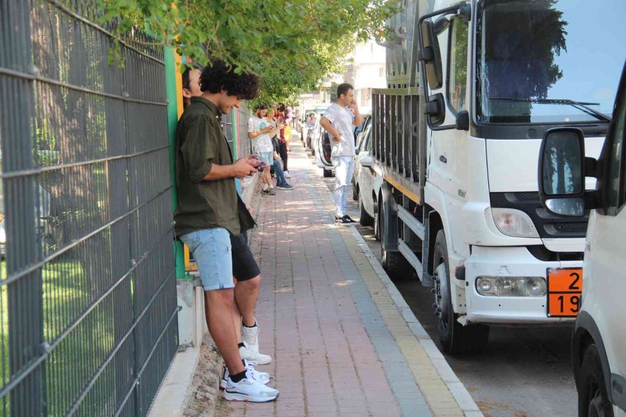 Hem İntihara Teşebbüs Etti Hem De Tartıştığı Gençten Özür Diledi