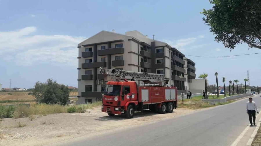 İşten Çıkarılan Otel Çalışanı Personel Lojmanının Çatısına Çıktı