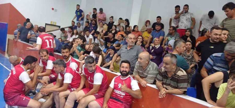Bozyazı’da Mahalleler Arası Voleybol Turnuvası Sona Erdi